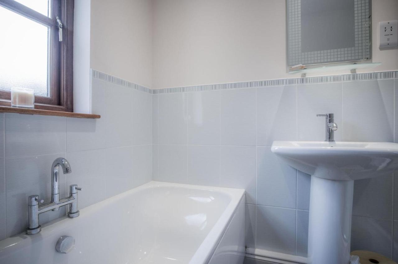 Llais Afon - 3 Bedroom Holiday Home - Fishguard Eksteriør billede