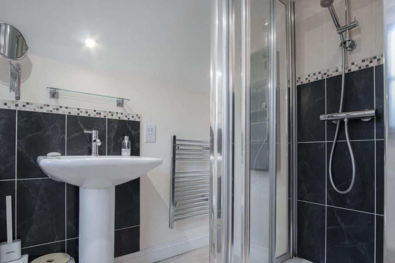 Llais Afon - 3 Bedroom Holiday Home - Fishguard Eksteriør billede